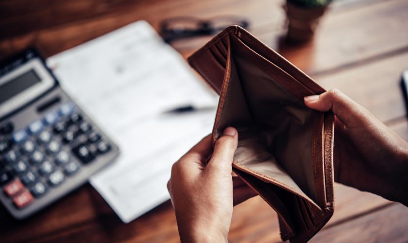 Dívidas por causa do jogo: como o vício destrói as finanças e por onde começar a recomeçar