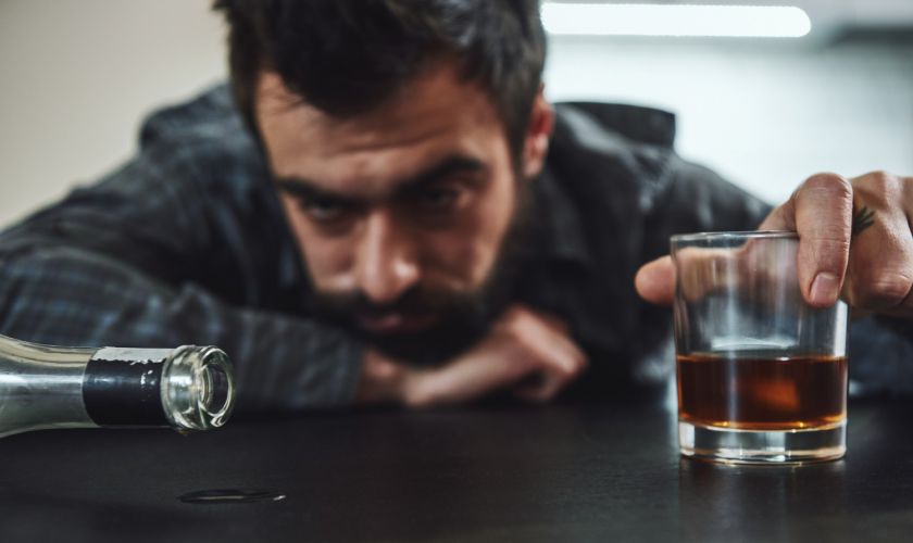 O Que Fazer Quando Um Familiar É Alcoólatra: Sintomas e Soluções Reais