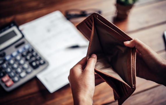 Dívidas por causa do jogo: como o vício destrói as finanças e por onde começar a recomeçar